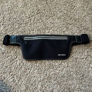 Marika black adjustable waist, reflective running fanny pack new